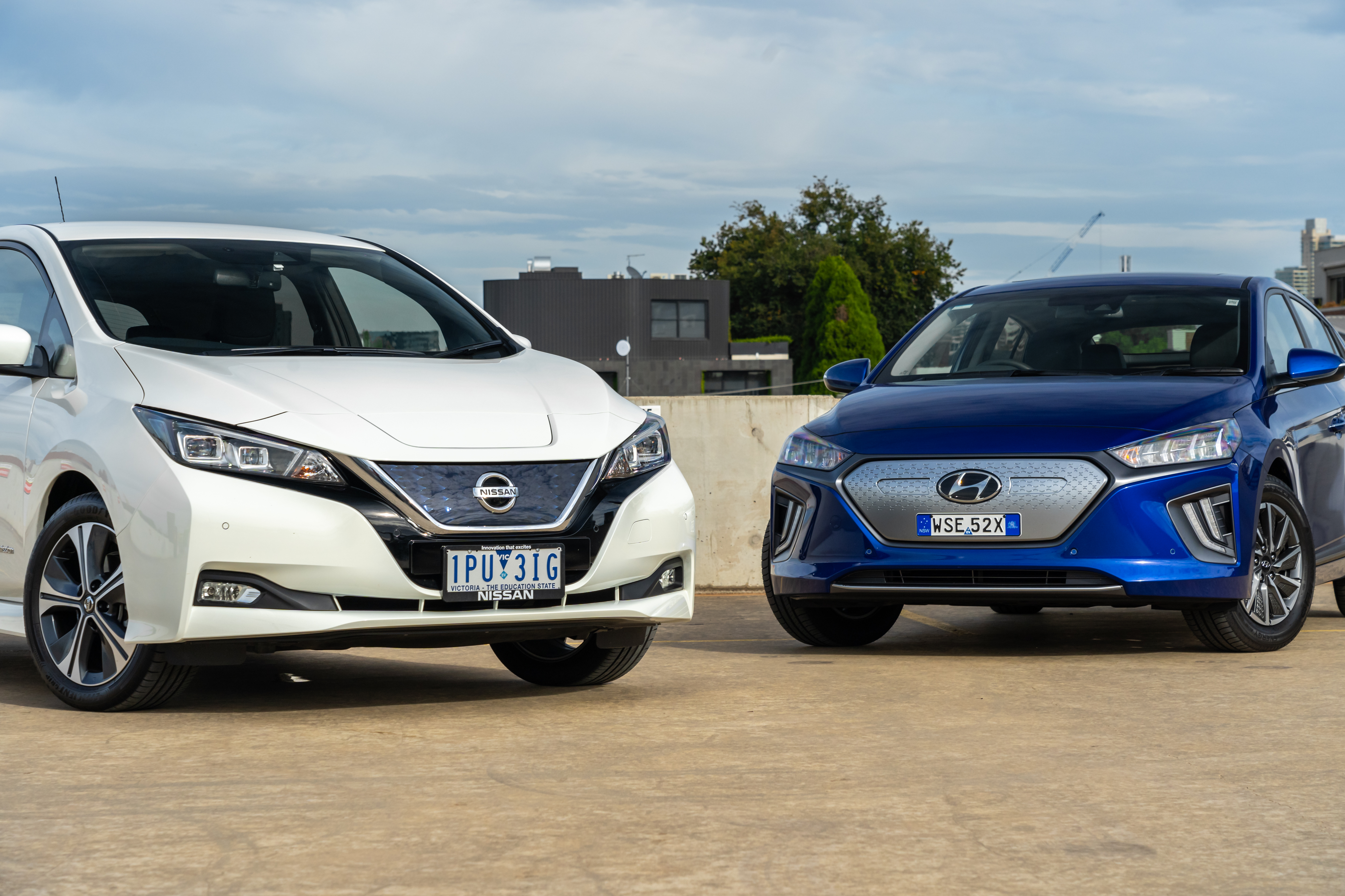 Verwijdering Concurreren domesticeren 2020 Hyundai Ioniq Premium and Nissan Leaf compared | CarExpert