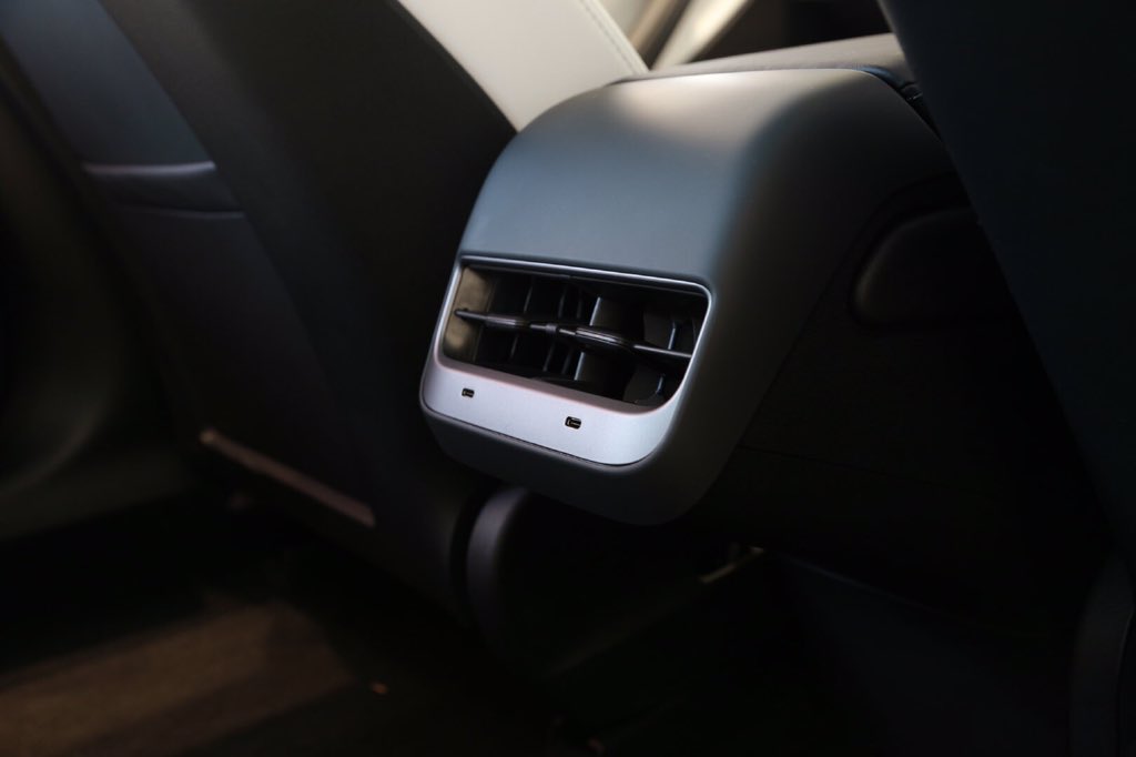 Tesla model 3 rear usb deals ports