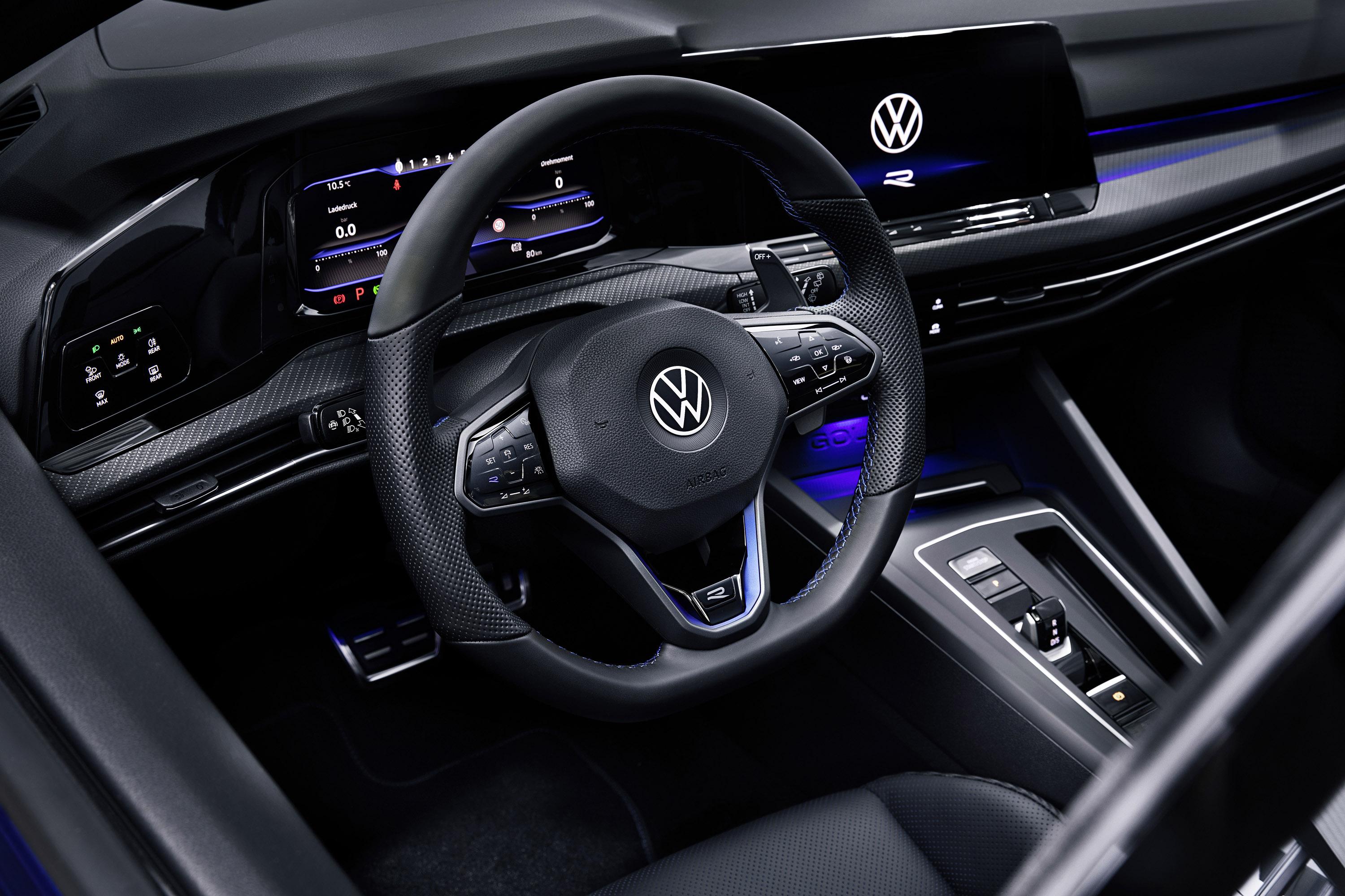 2021 VW Golf 8 R - at night  Ambientebeleuchtung 
