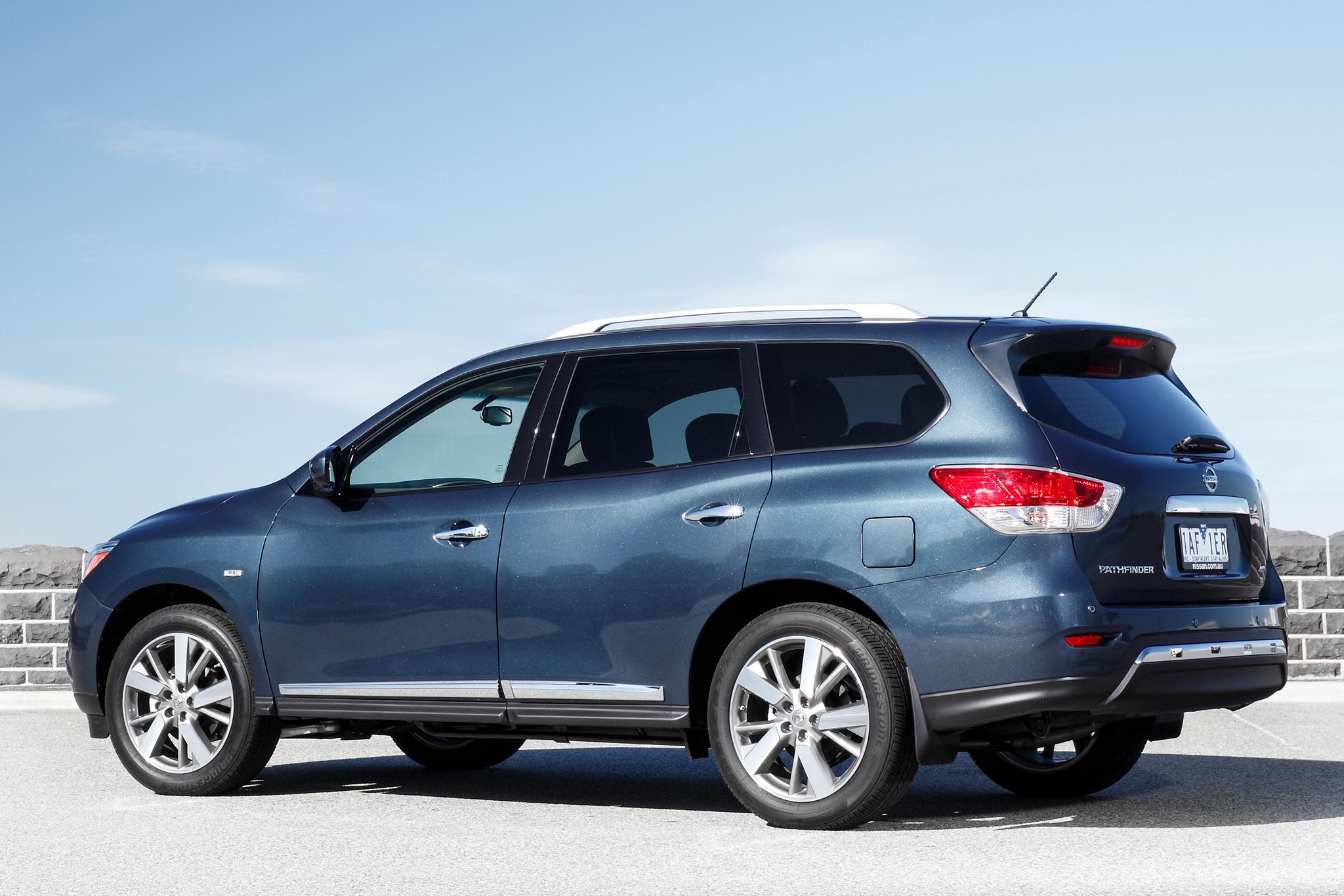 2014 nissan pathfinder blue book