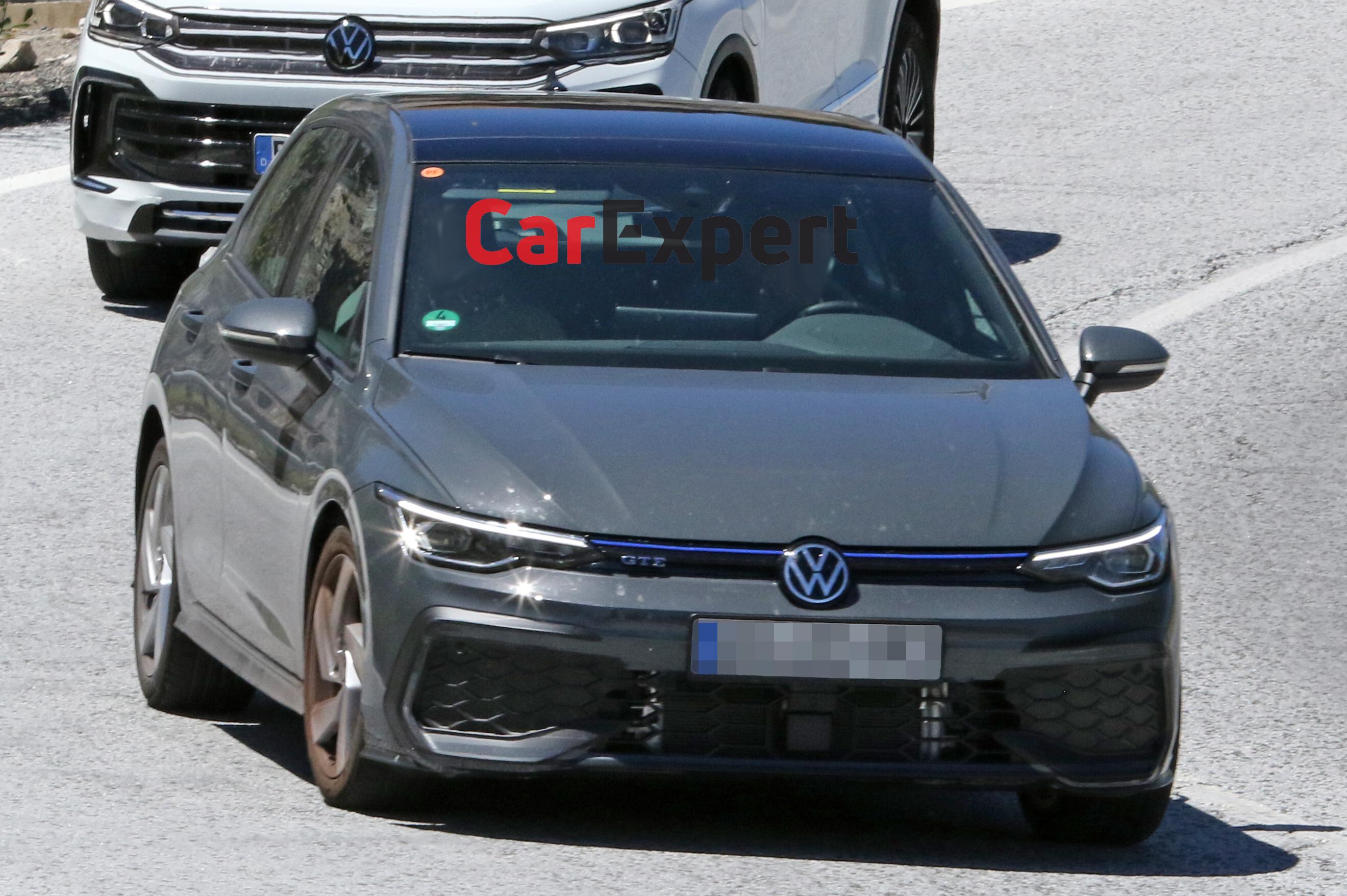 Spy Shots: 2024 Volkswagen Golf 8 GTI Facelift