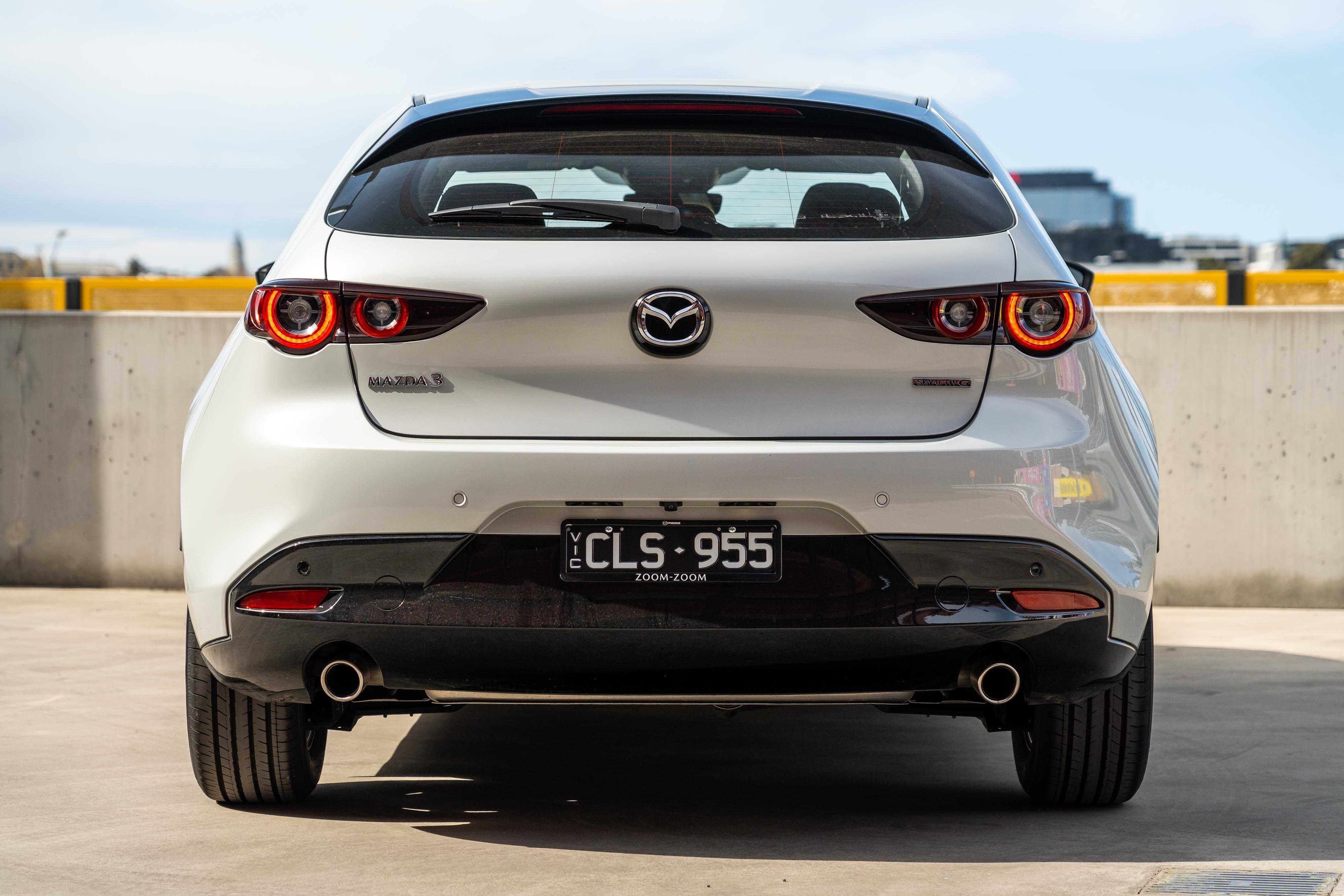 Mazda 3 online rear view