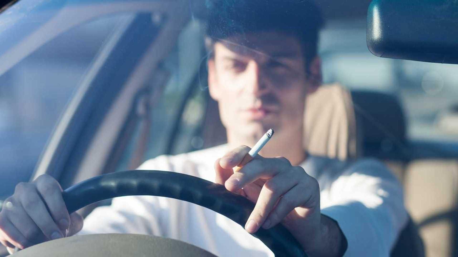 is smoking cigarettes while driving illegal Is it illegal to drive and smoke?