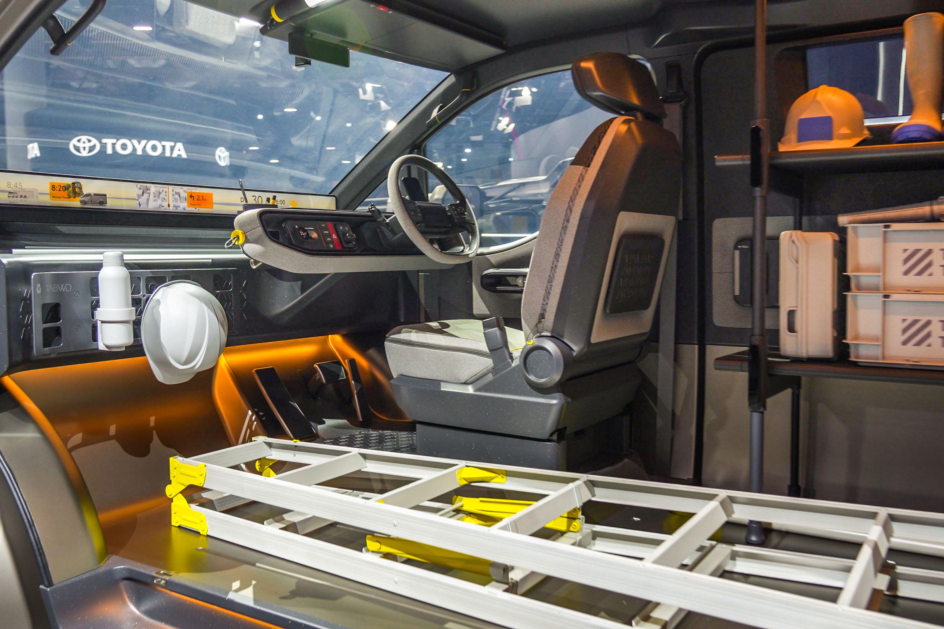 2025-11-toyota-hiace-concept-4.jpg