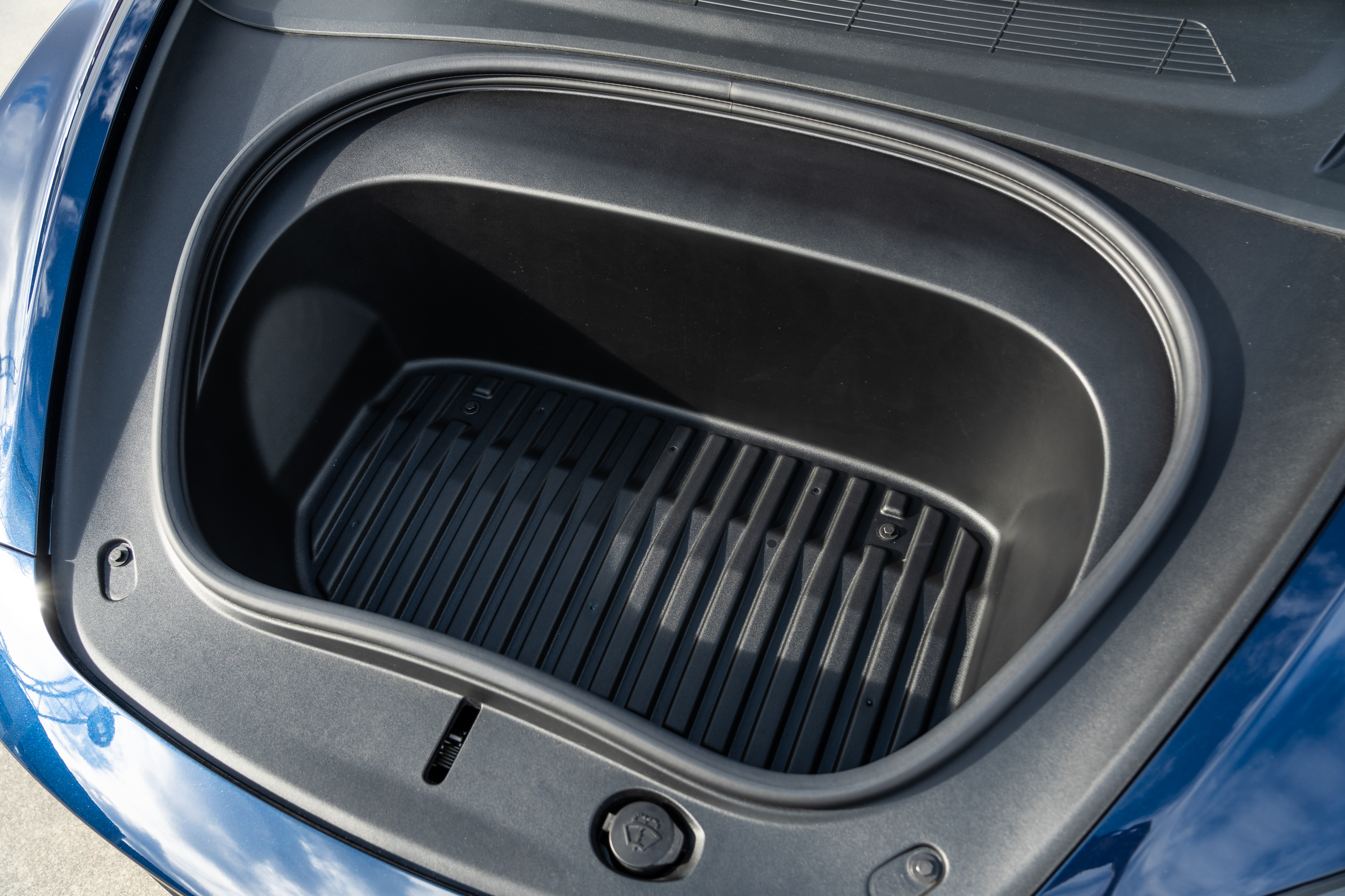 2026-tesla-model3-longrange-rwd-52.jpg