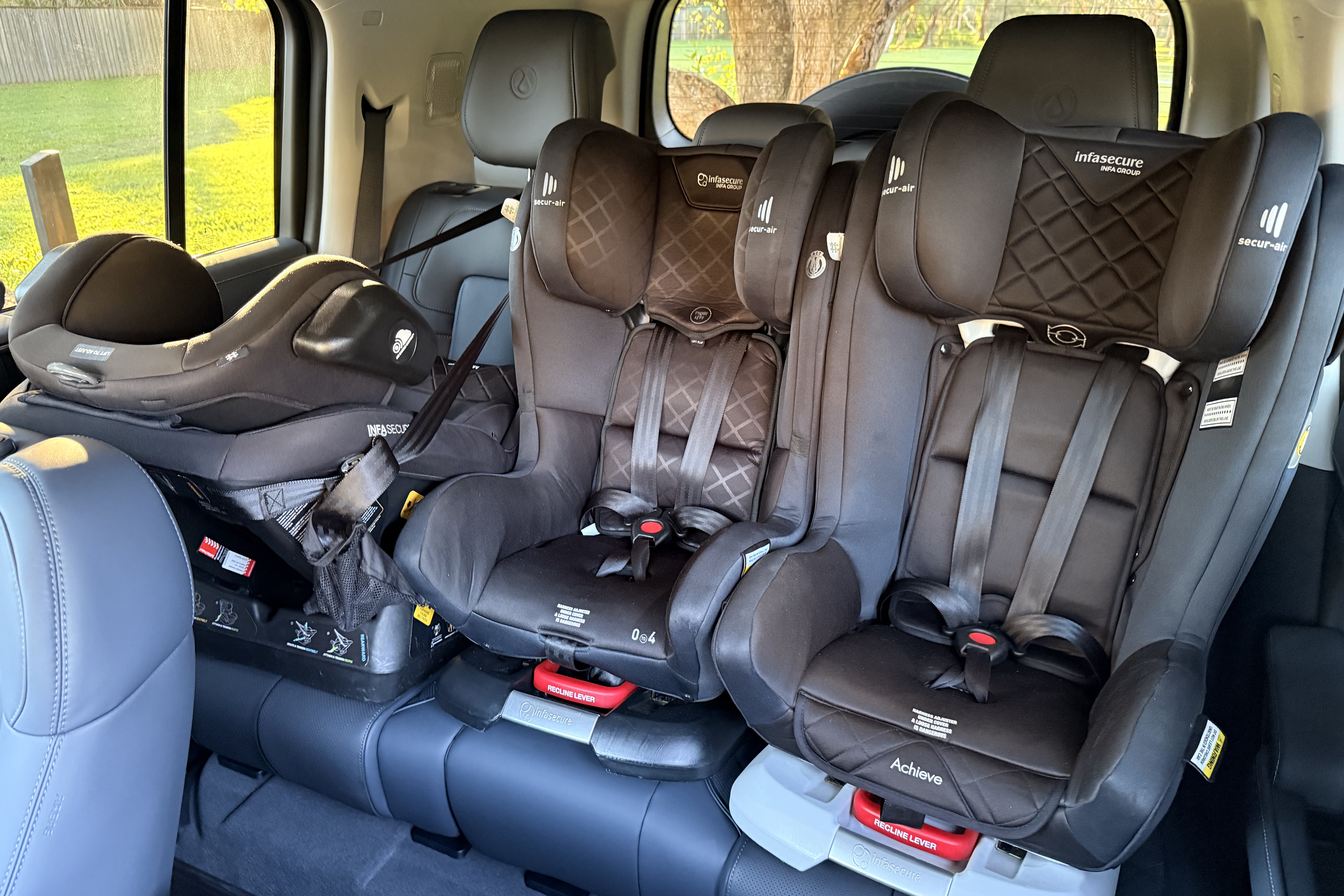 2026_denza_b5_babyseats5.jpg