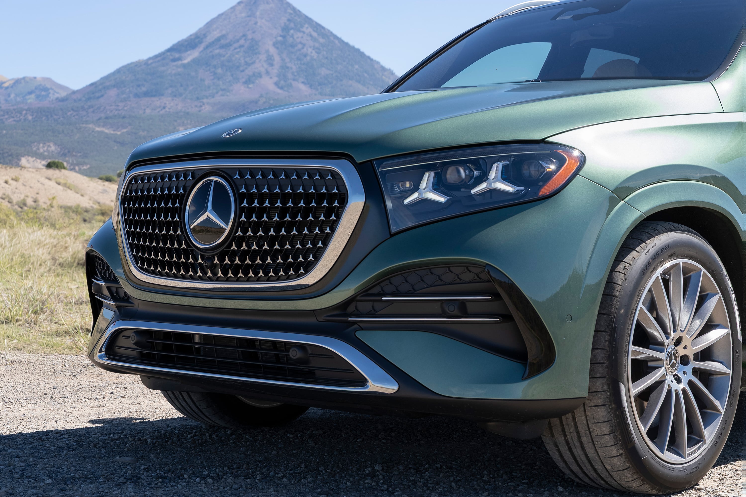Signature Mercedes grille and lighting detail on the new GLE450e.