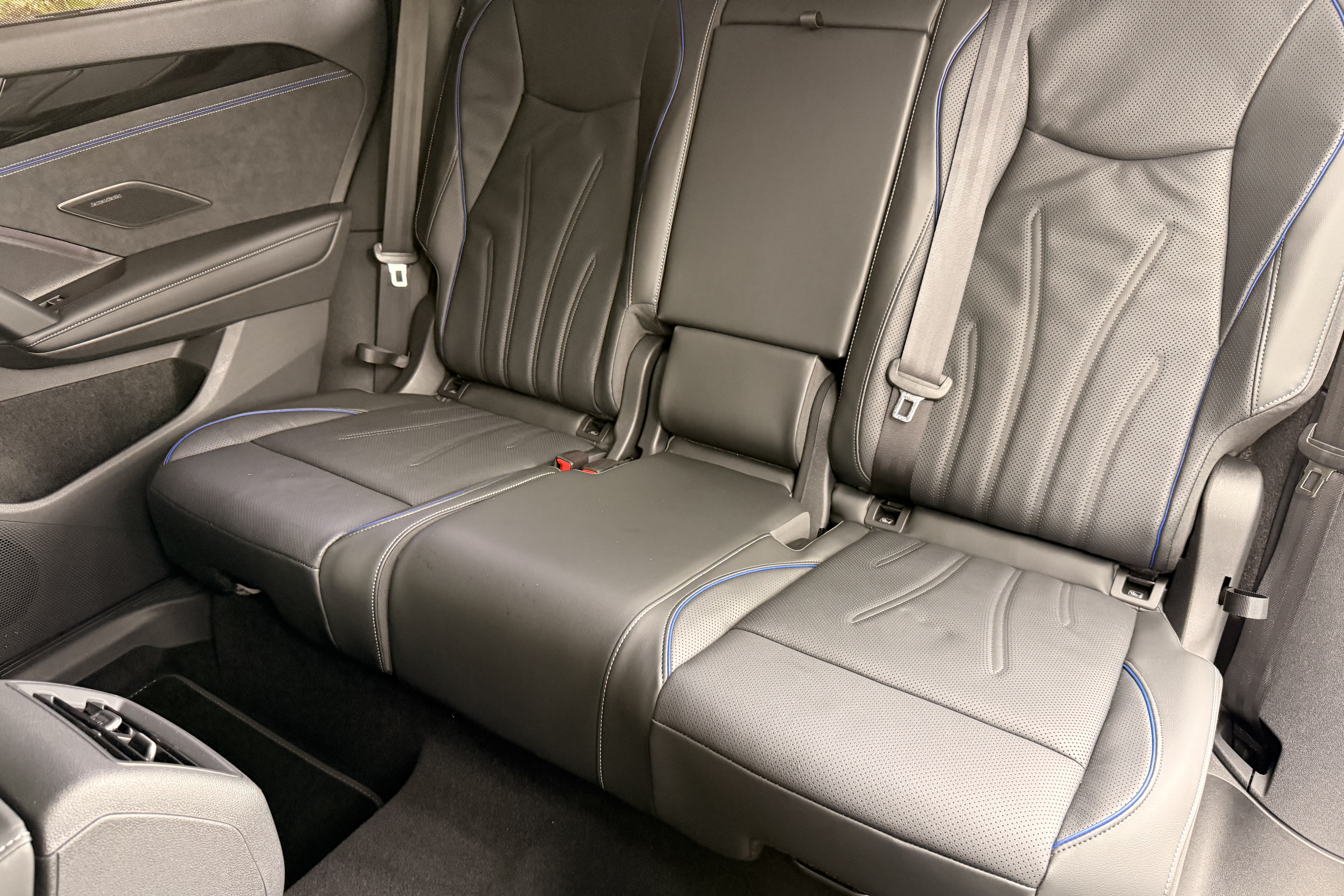 2026_volkswagen_tayron_babyseats.jpg