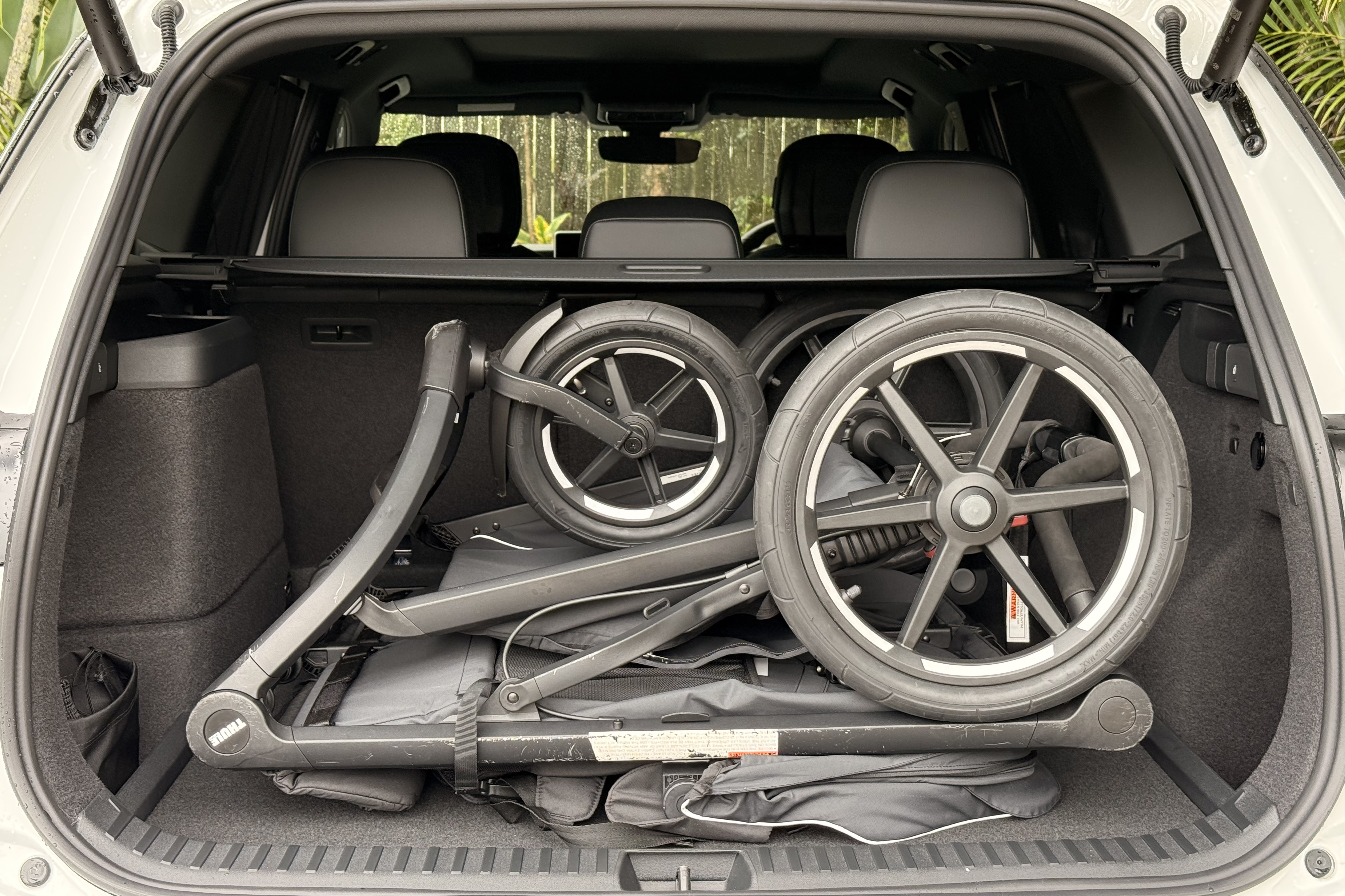 2026_volkswagen_tayron_babyseats3.jpg