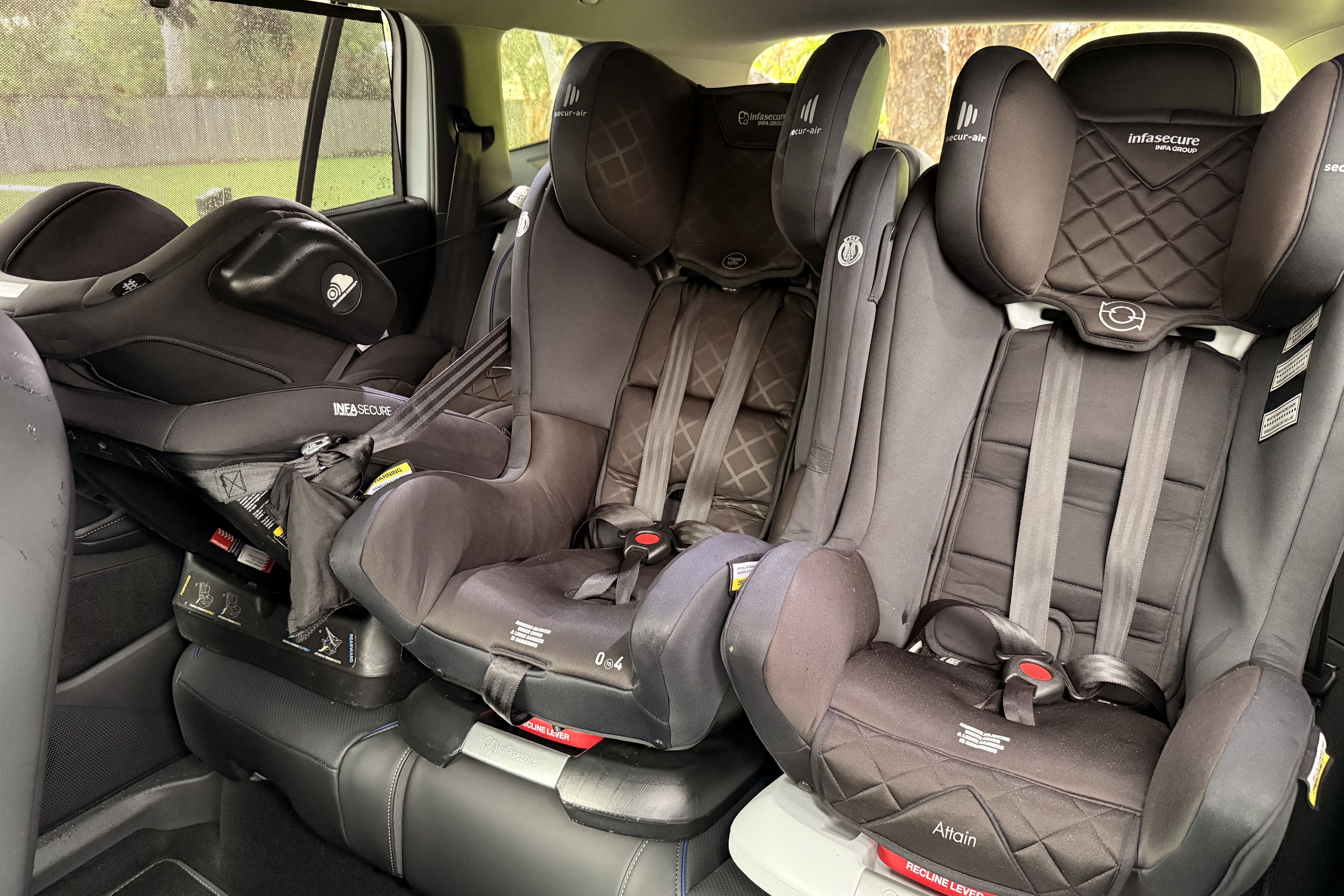 2026_volkswagen_tayron_babyseats6.jpg