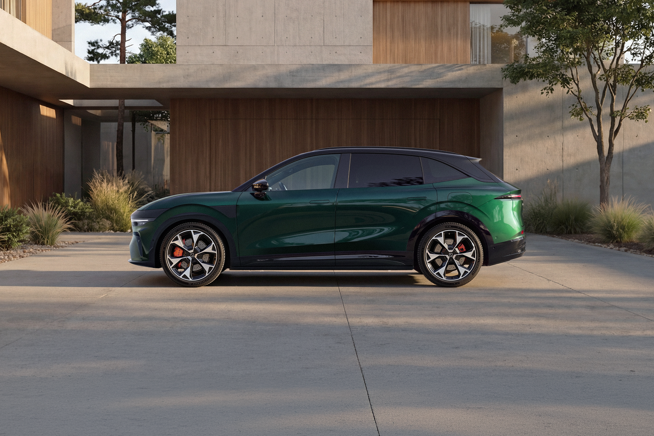 Styling is unchanged in Europe even as China gets the 900V update