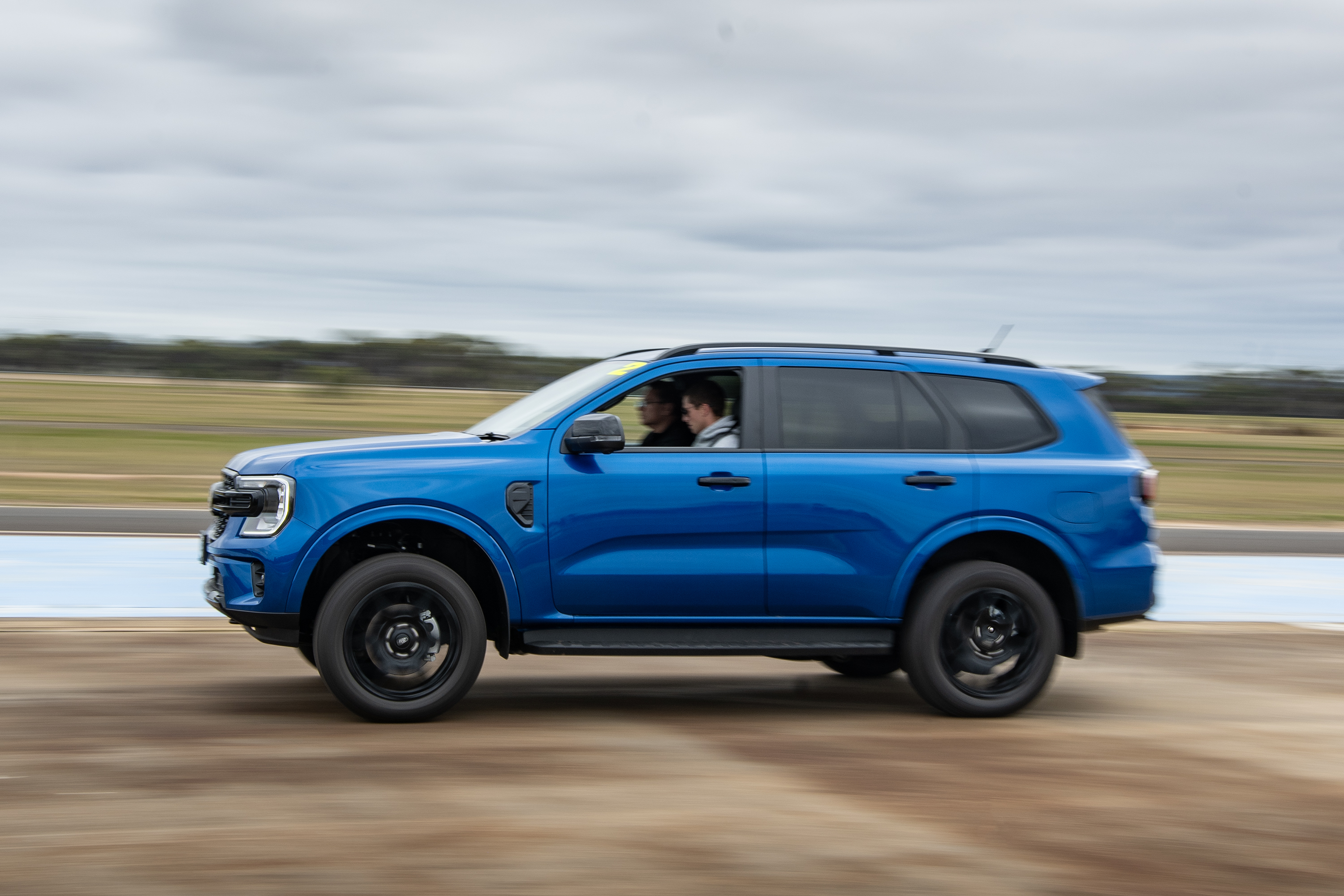 210526-ford-everest-2.jpg