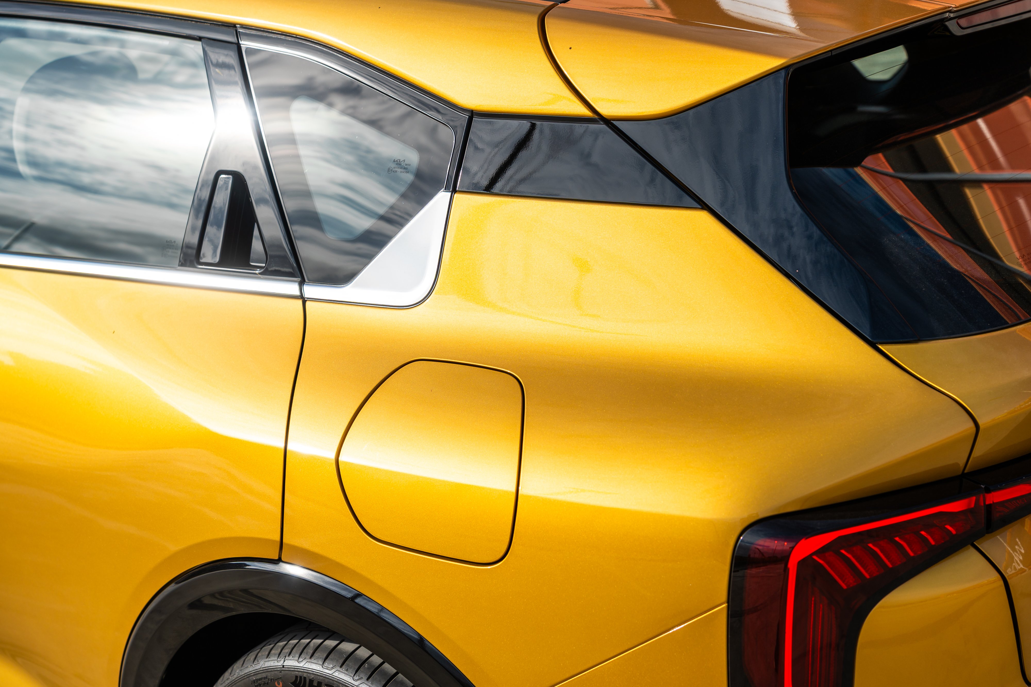 kia-k4-hatch-gt-line-stills-14.jpg