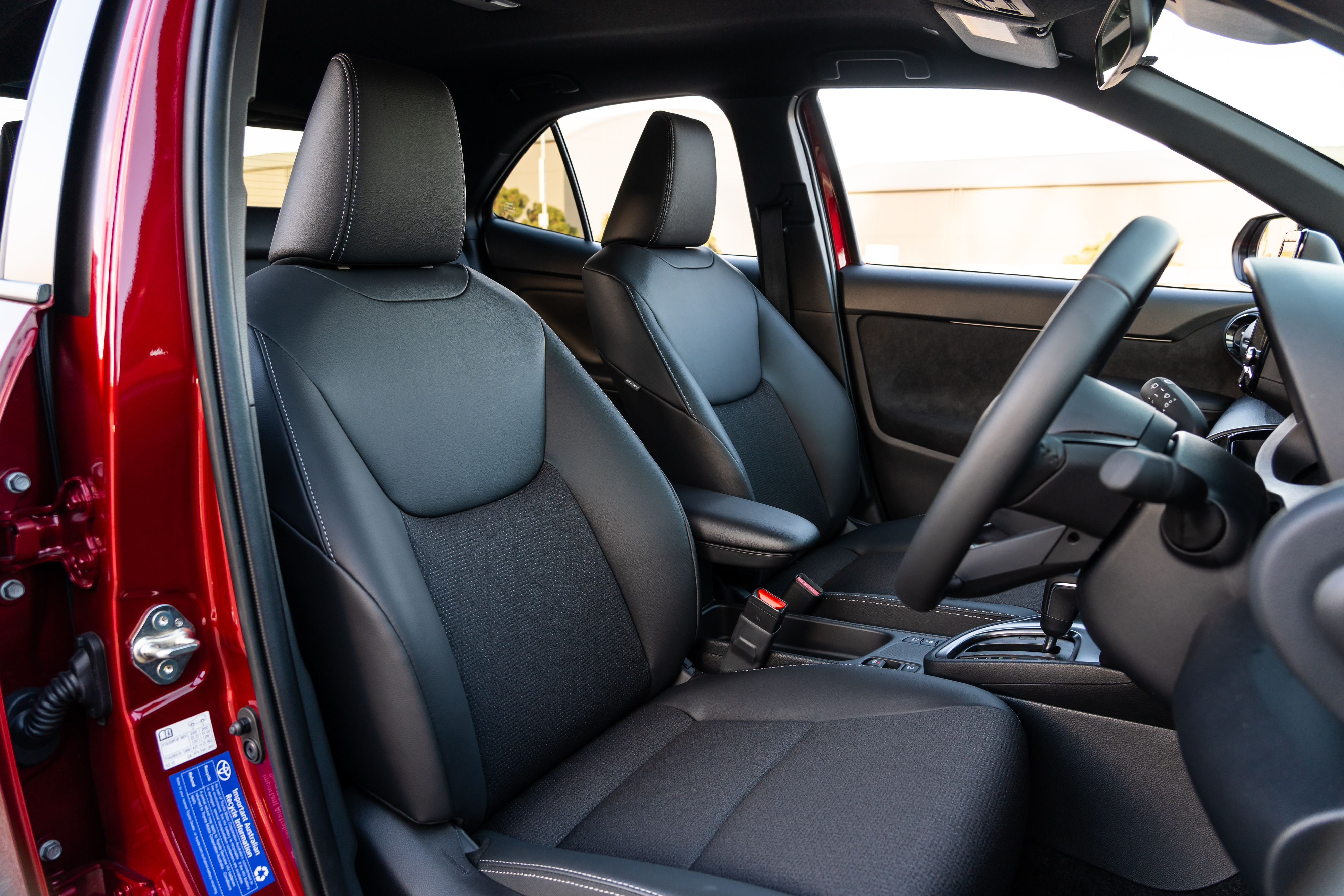toyota-yaris-cross-urban-2wd-stills-47.jpg
