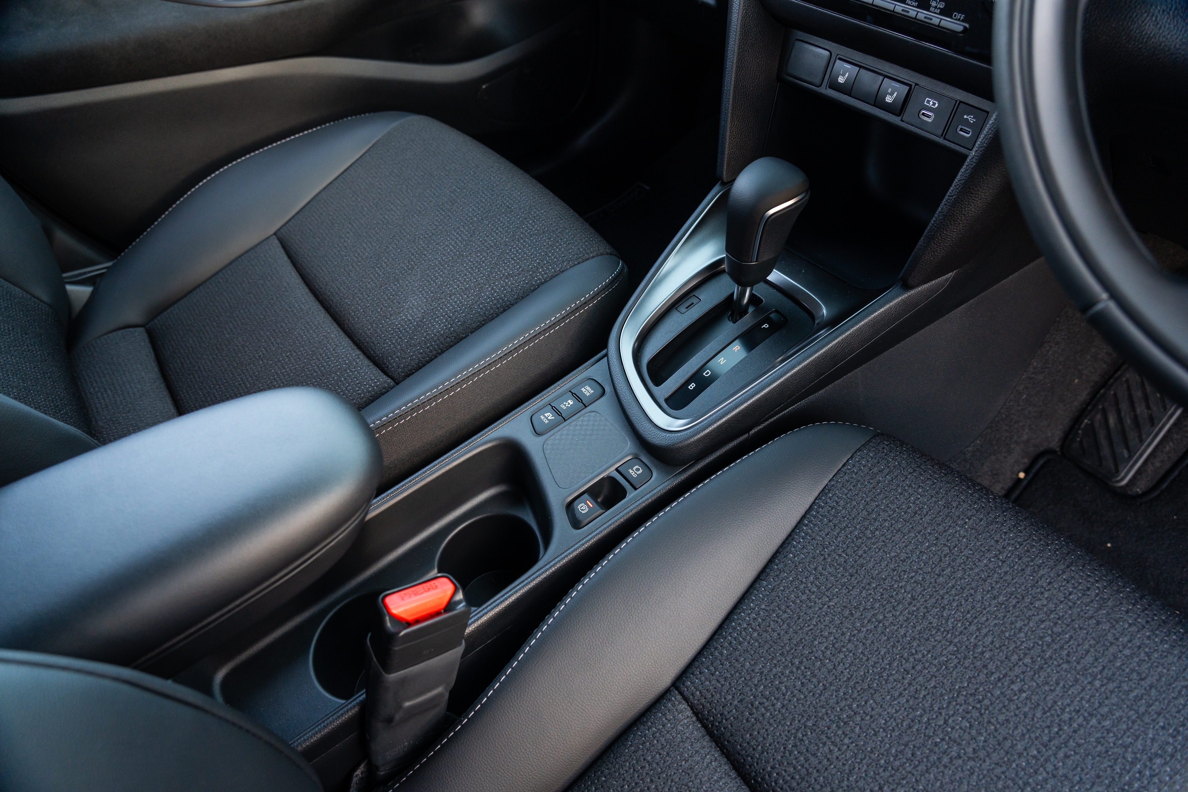 toyota-yaris-cross-urban-2wd-stills-48.jpg