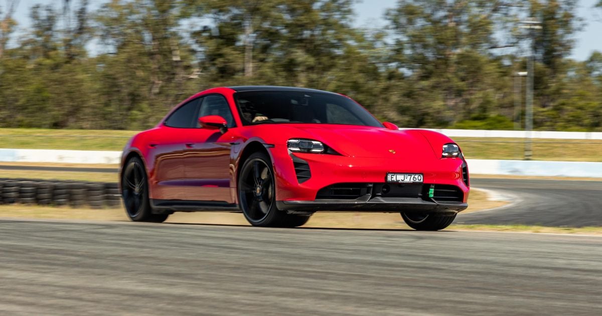 Тесла s 2019. Tesla model s тюнингованная. Тесла модель s performance. Выставка крутых машин. Tesla model s перфоманс.