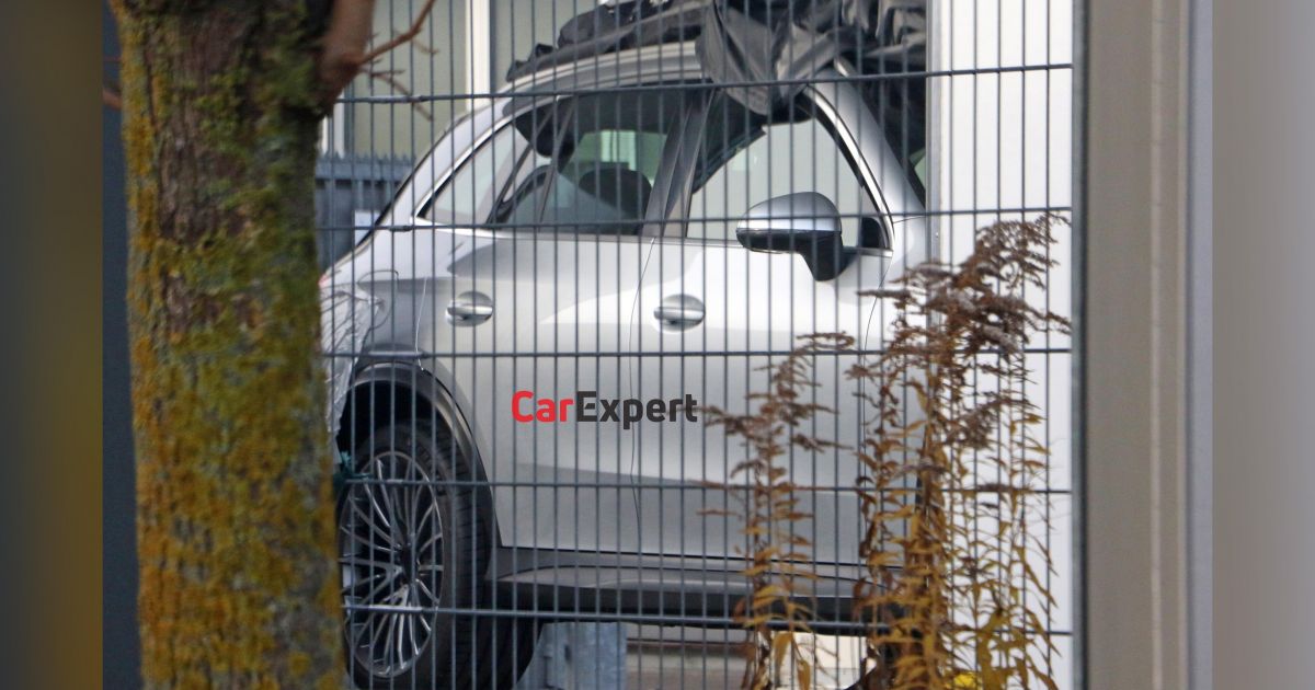 2023 Mercedes-Benz GLC spied with out camouflage