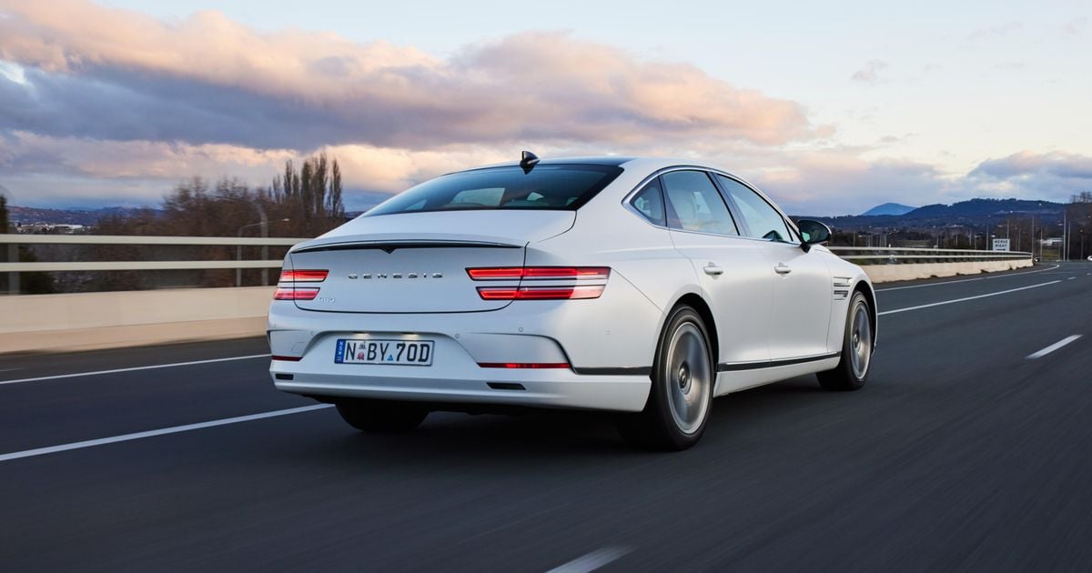 Which large electric car has the longest range in Australia? Which large electric car has the longest range in Australia?