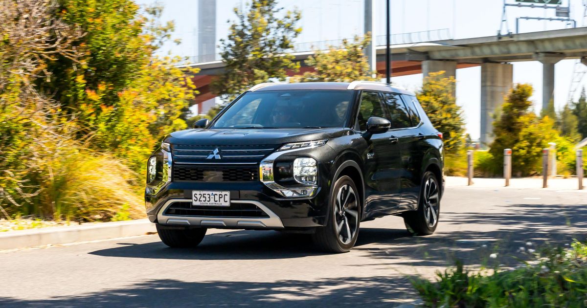 Mitsubishi Outlander Phev Exceed Tourer Review Carexpert