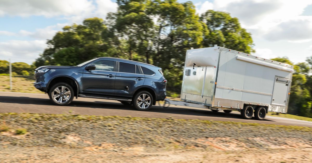 Is it legal for P-platers to tow a trailer?