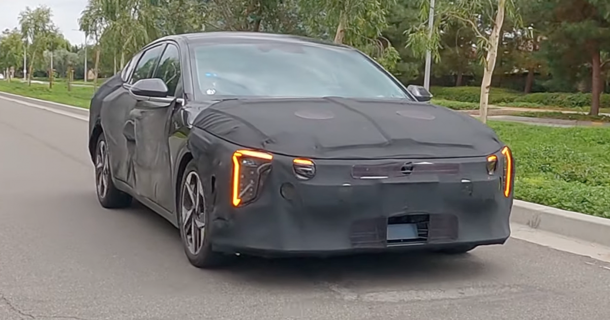 Kia Cerato substitute spied with swish fastback styling