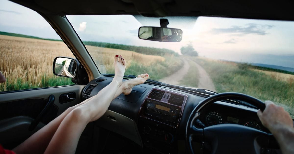 Is it legal to put your feet on the dashboard? CarExpert