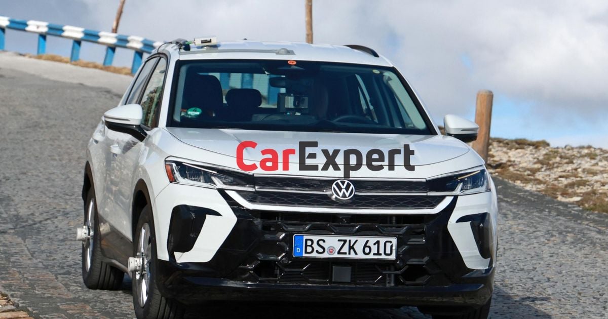  Foto zu 2026 Volkswagen T-Roc spied as next generation of brand's best seller 