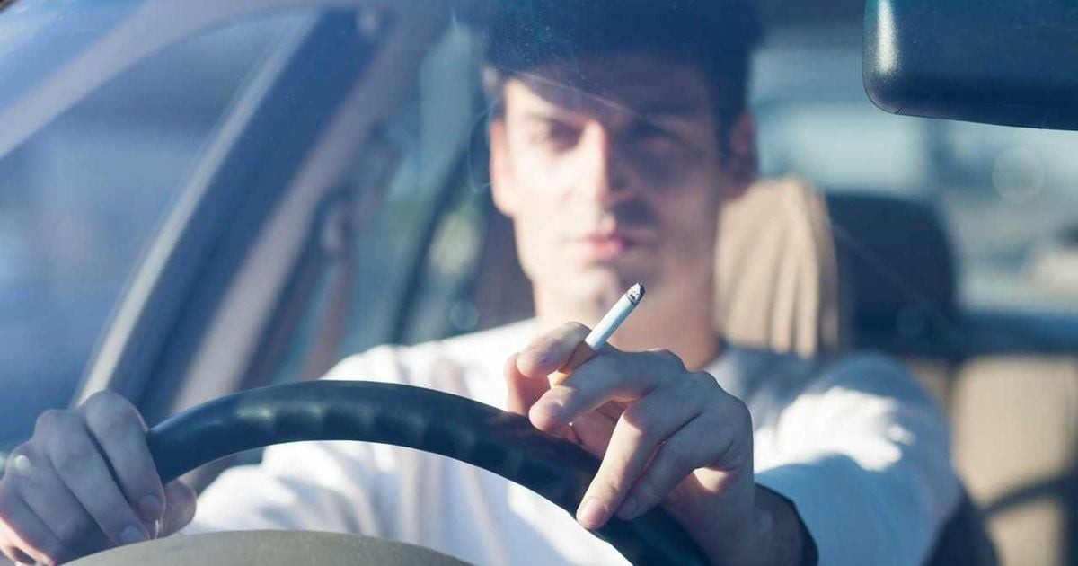 is it illegal to drive while smoking cigarettes Is it illegal to drive and smoke?