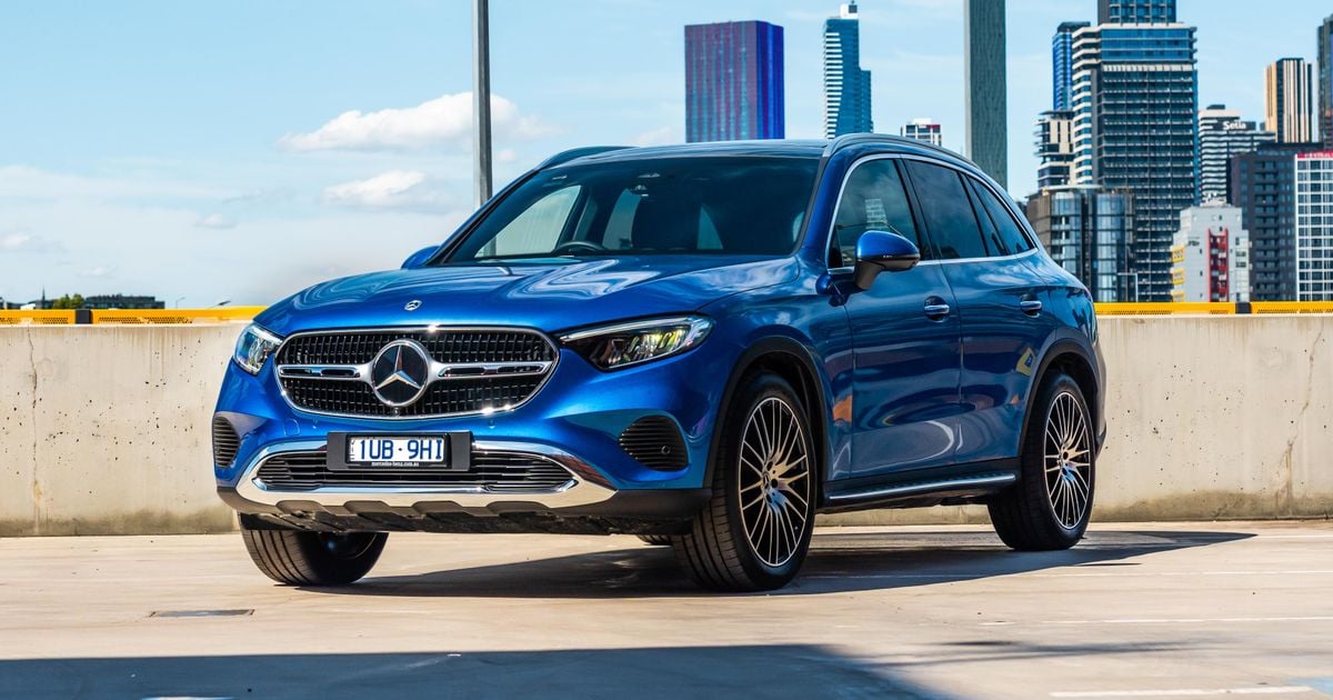 Mercedes-Benz GLC 300 4MATIC AMG Line - Cavansite Blue SUV