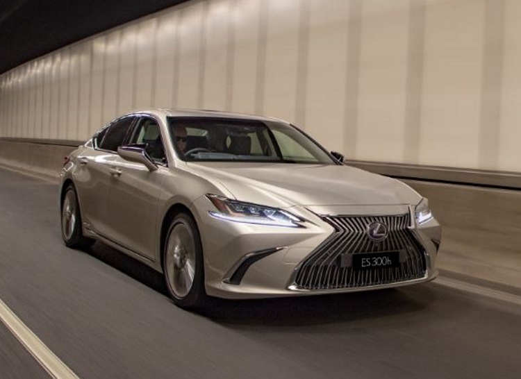 Гибрид 39. Lexus es300h 2020. Lexus es 300h Hybrid. Лексус 300h гибрид. Lexus es300 2020.