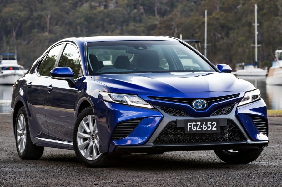 2019 Toyota Camry ASCENT SPORT HYBRID Price & Specifications | CarExpert