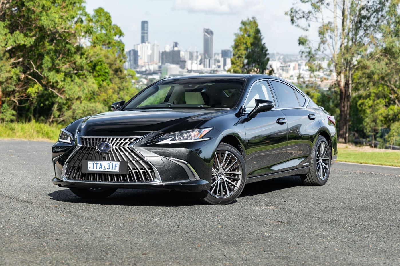 2022 Lexus ES300h Luxury review