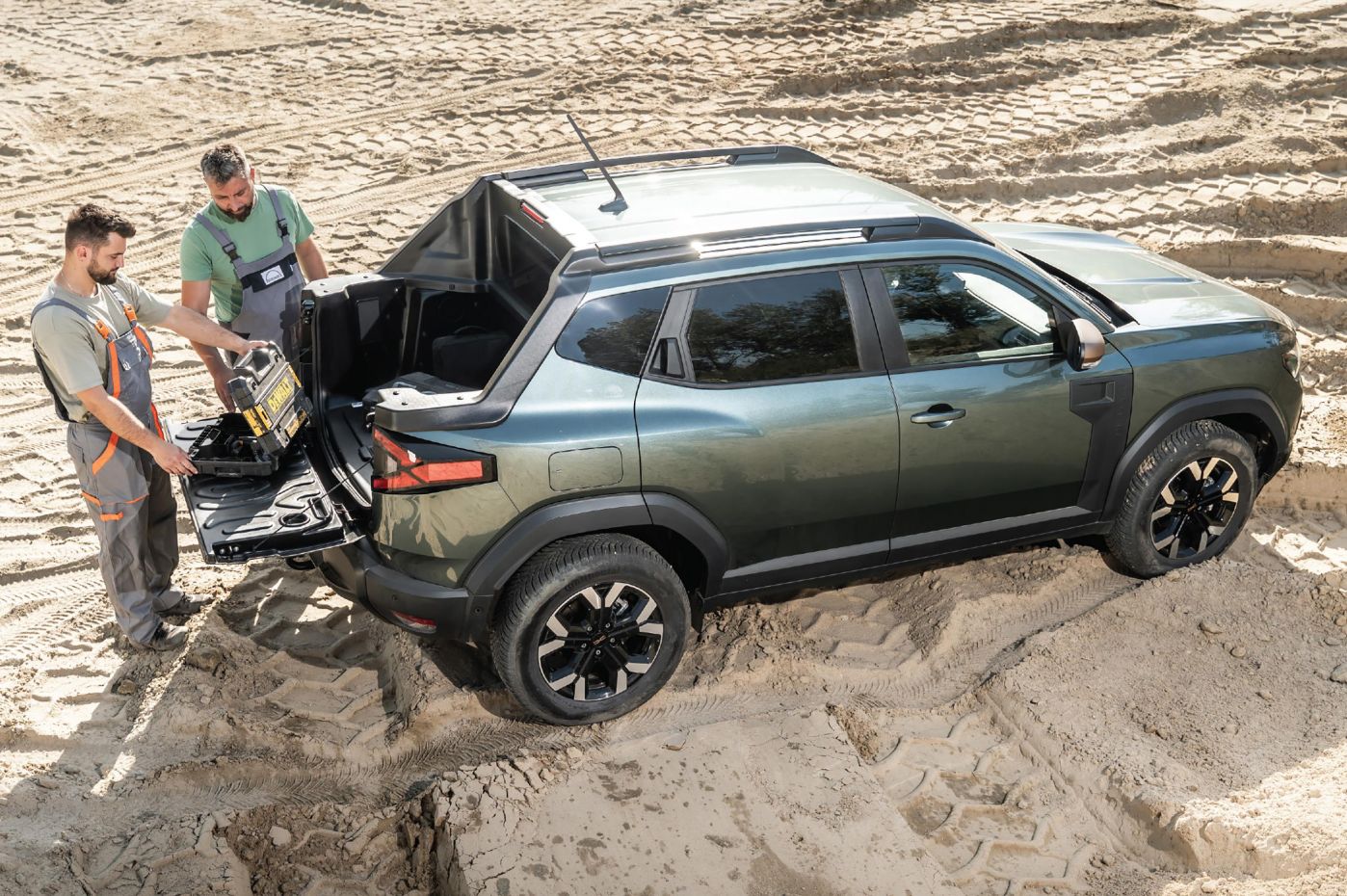 Renault Duster ute revealed with a tiny tray