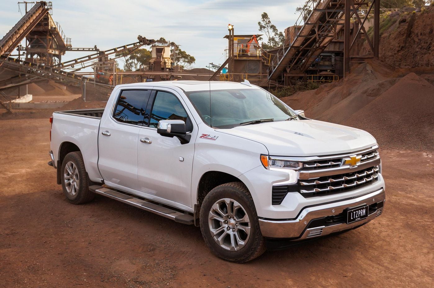 Chevrolet Silverado V8 probe expands to almost a million vehicles