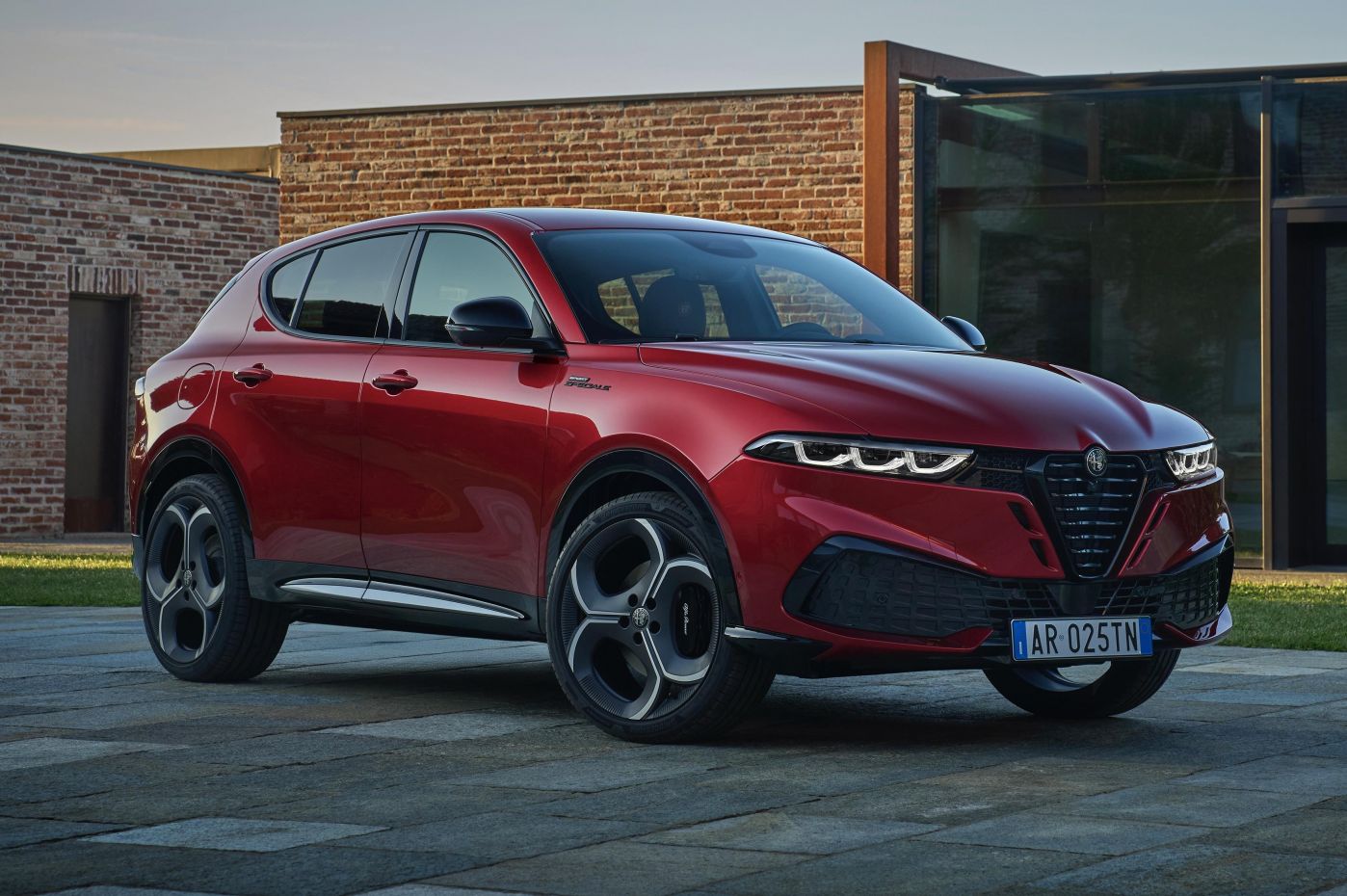 2026 Alfa Romeo Tonale brings new look, more power to Italian small SUV