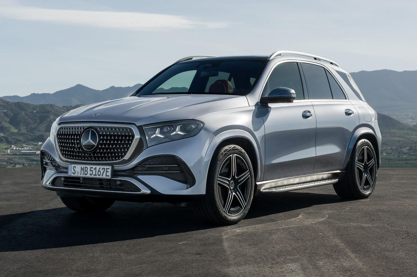 2027 Mercedes-Benz GLE facelift bulks up on stars and screens