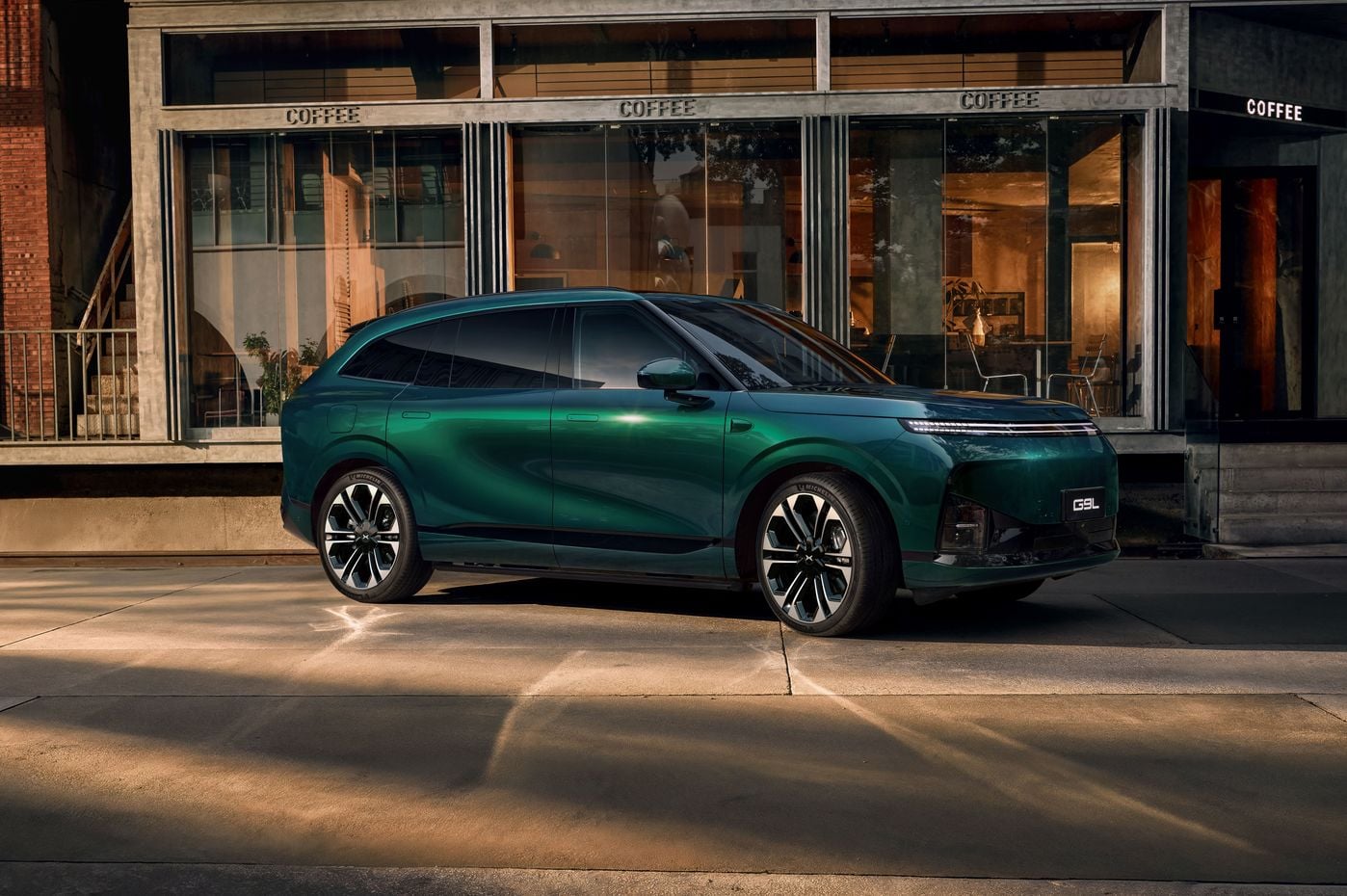 2027 Xpeng G9L detailed with 1200km range and luxurious three-row cabin
