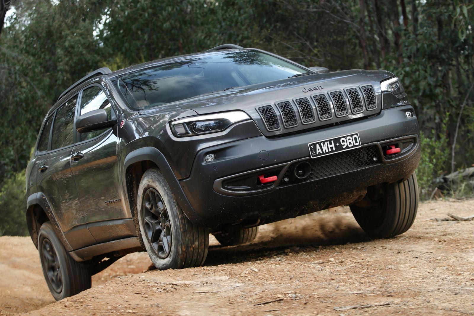 Jeep Cherokee Trailhawk axed, SUV range cut to one model