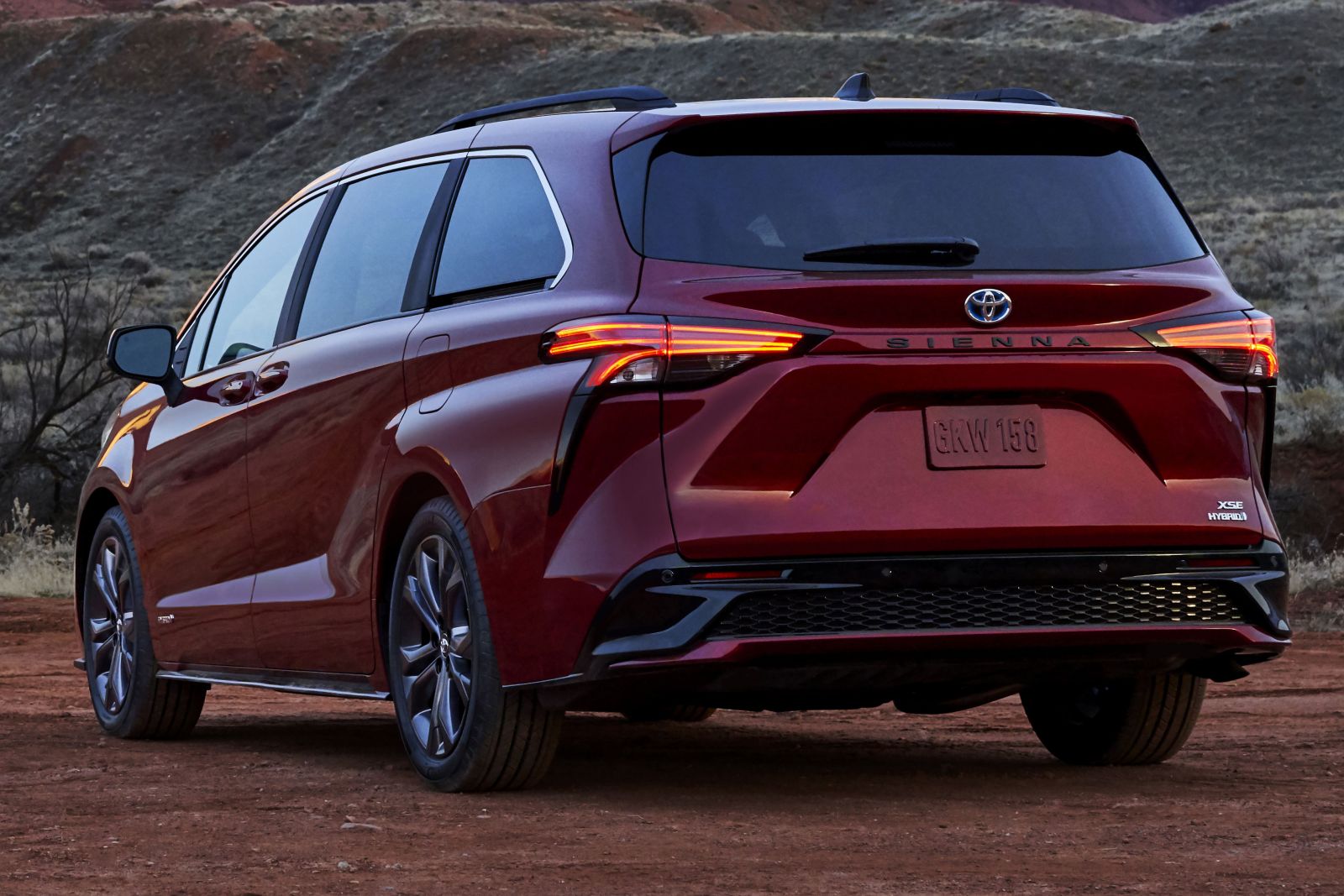 2021 Toyota Sienna people mover goes hybrid only | CarExpert