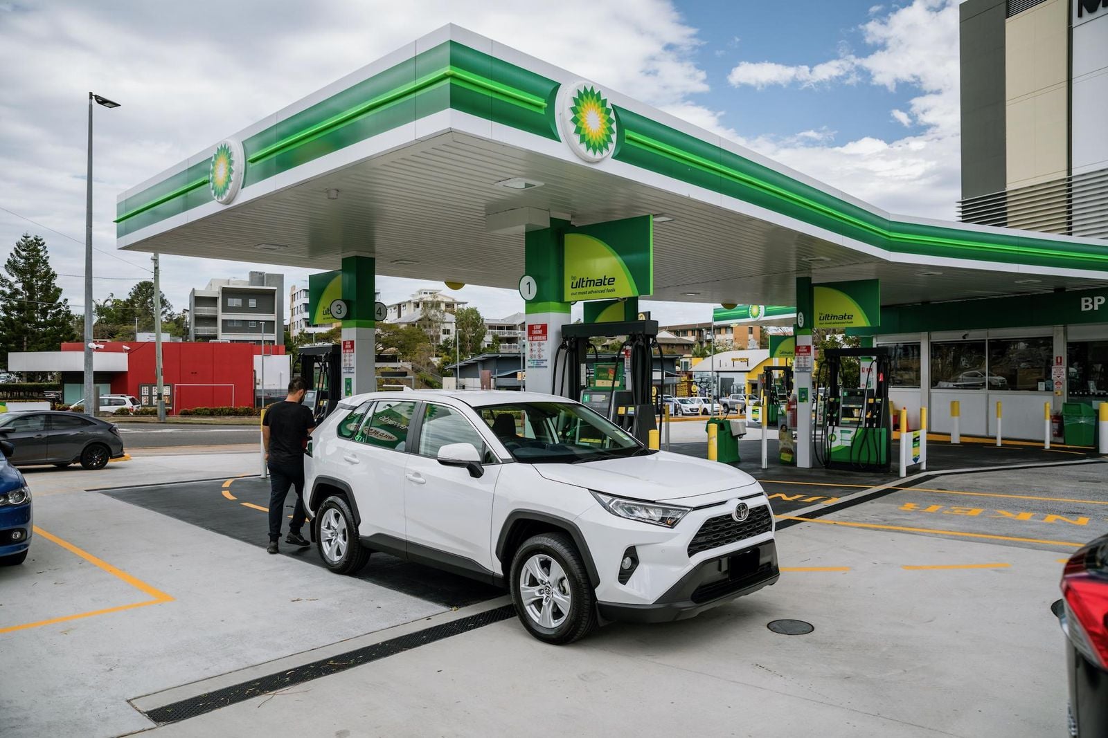 Toyota RAV4 v Toyota RAV4 Hybrid: Which should you buy?