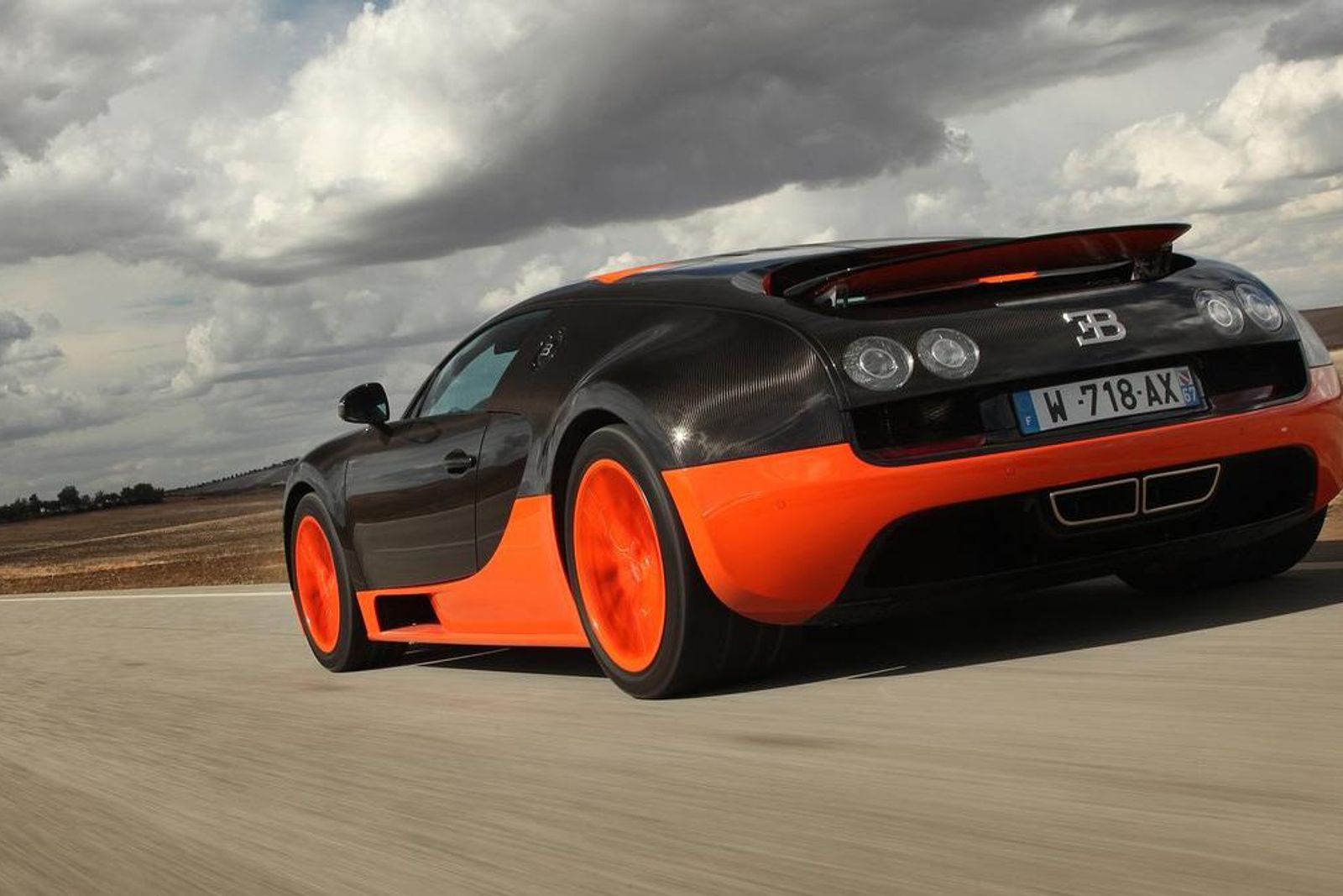 Breaking barriers: A history of the world's fastest cars 300km/h and ...