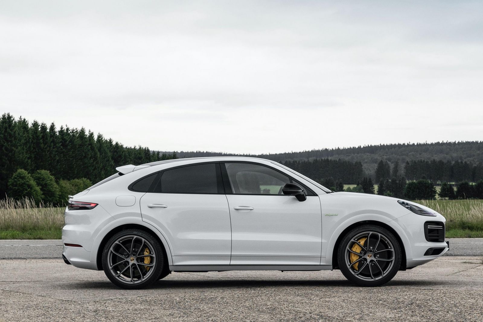 2021 Porsche Cayenne E-Hybrids get bigger batteries | CarExpert