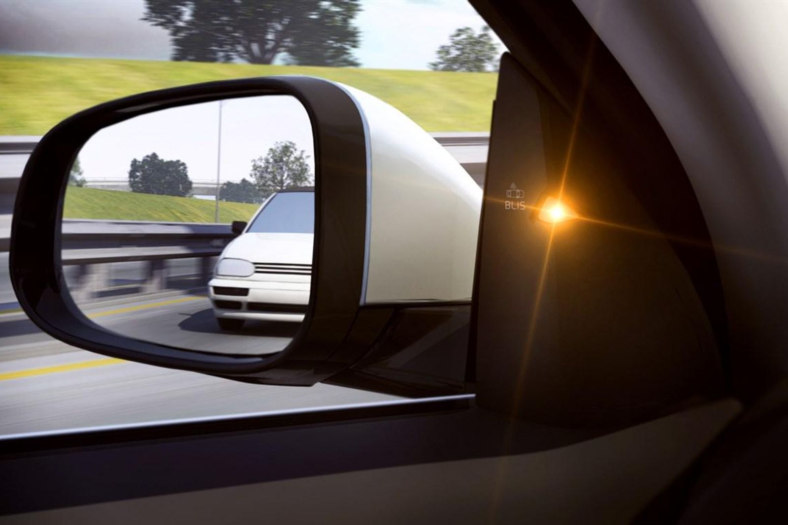 Active safety: Blind-spot monitoring and rear cross-traffic alert explained