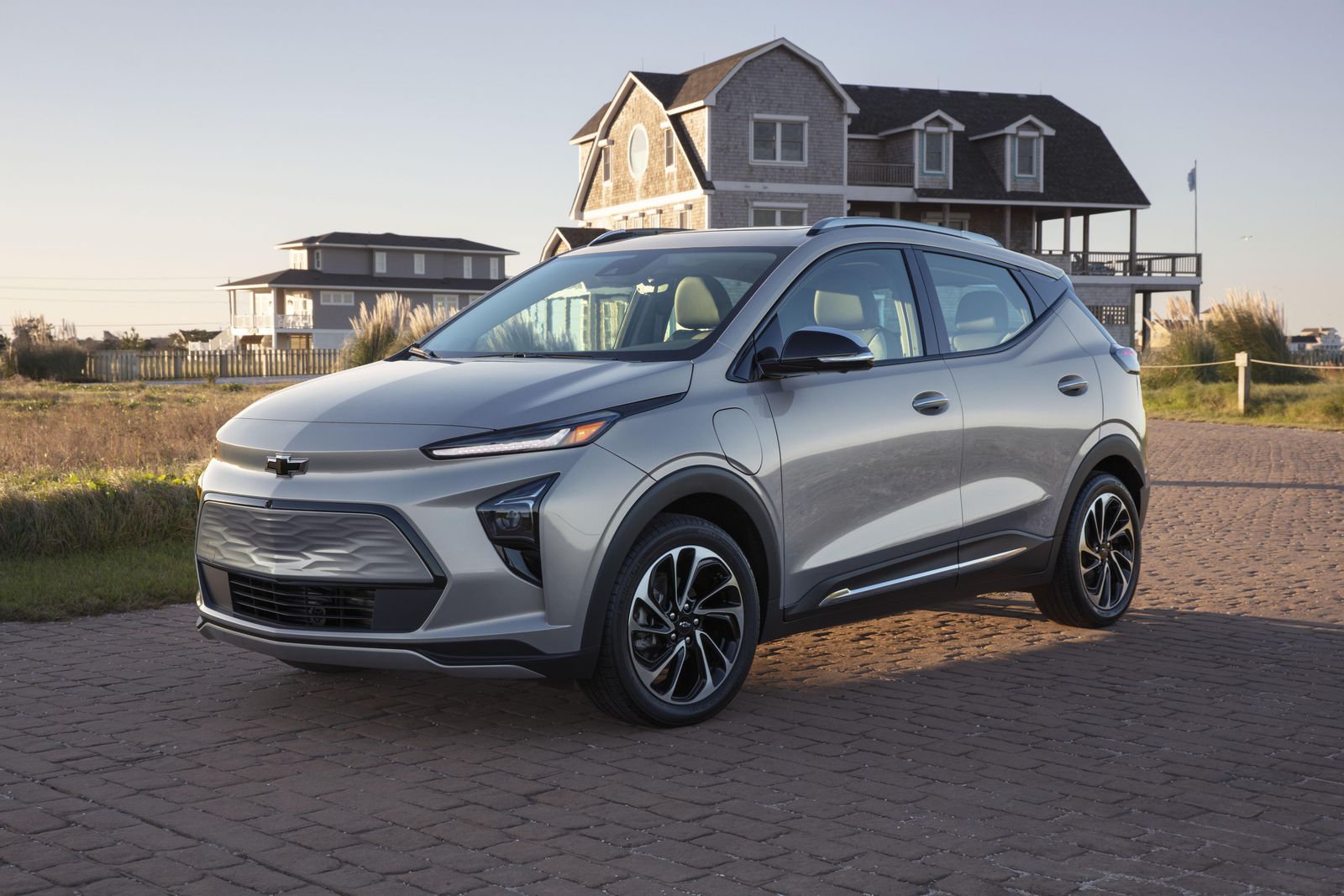 Hertz buying 175,000 electric vehicles from GM