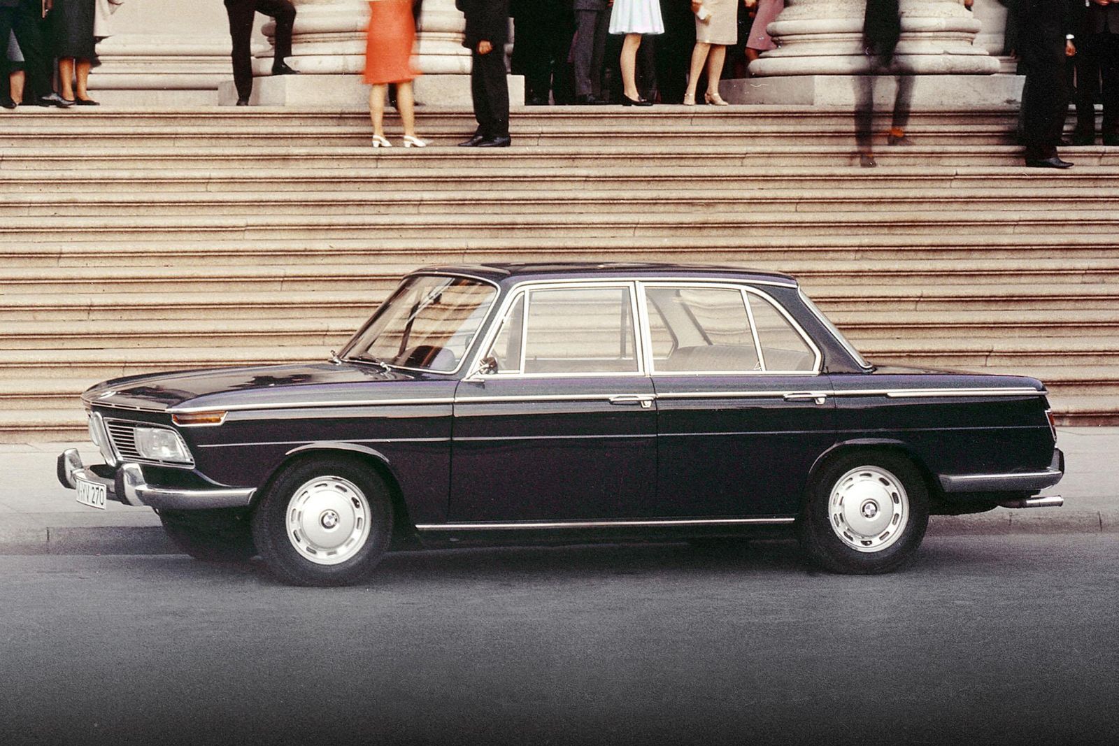 BMW leaves the door open for petrol cars on Neue Klasse platform ...