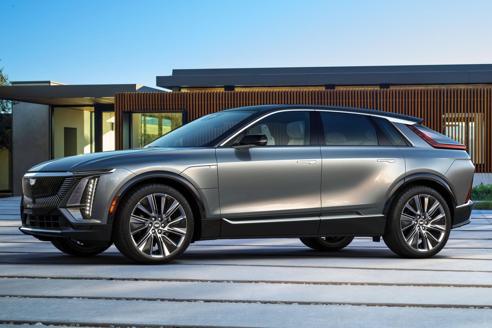 General Motors patents visibility-boosting pillars
