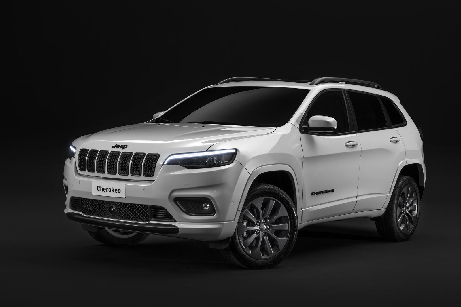 Jeep ending right-hand drive Cherokee production, Australian stock almost gone