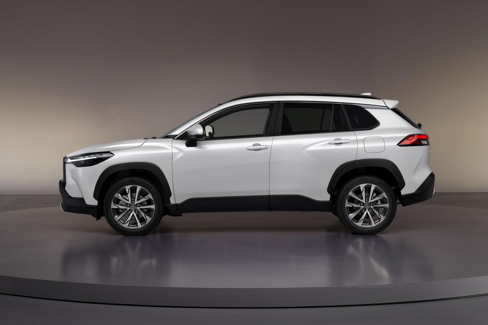 2023-toyota-corolla-cross-initial-details-carexpert