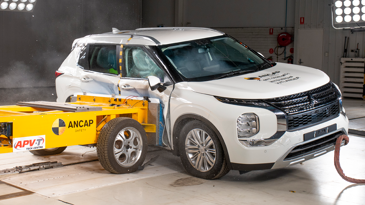 2023 Mitsubishi Outlander LS