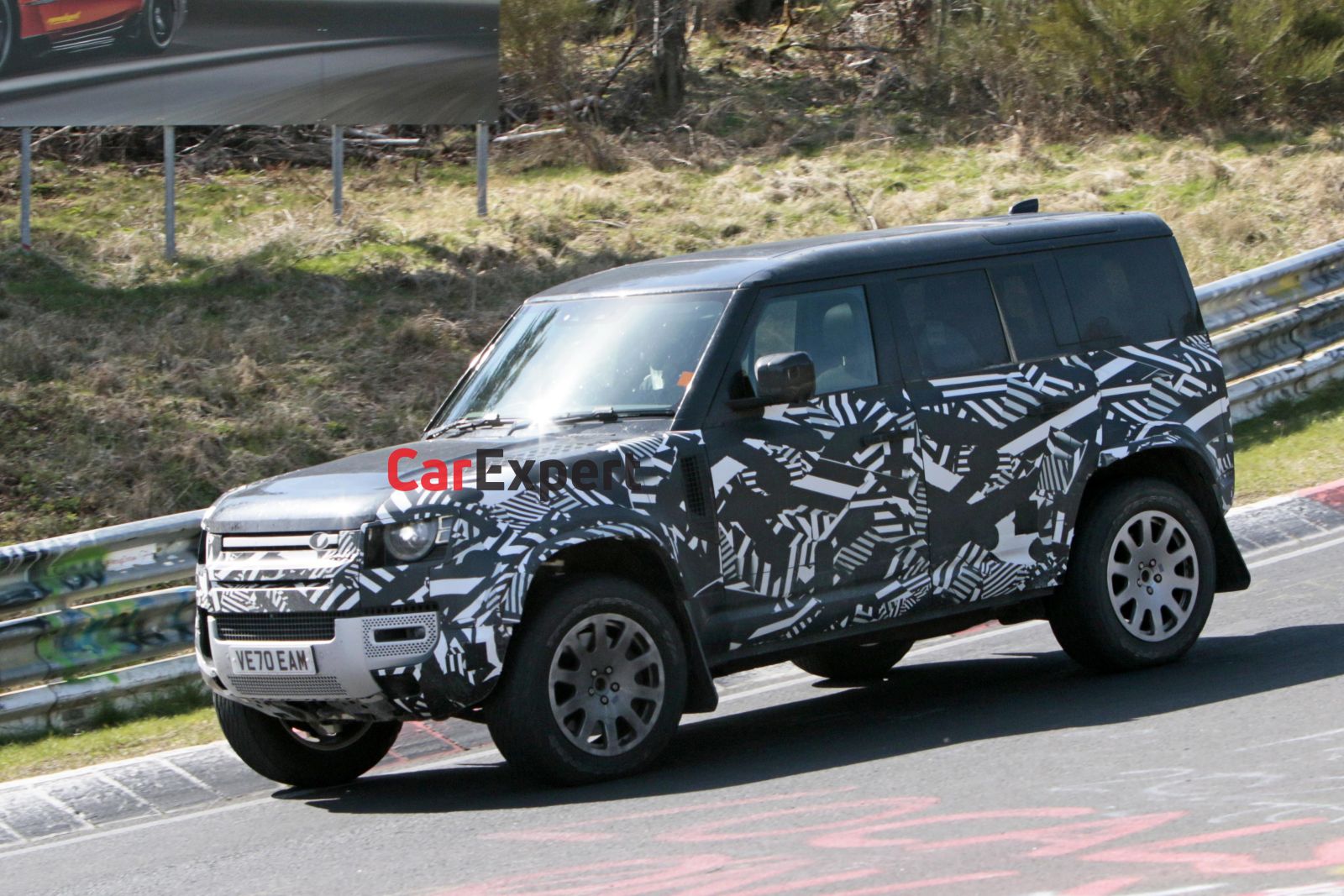 2024 Land Rover Defender SV spied CarExpert